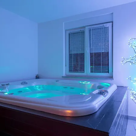 Villa Delle Rondini With Private Wellness Hreljići