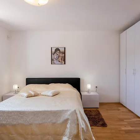 Villa Delle Rondini With Private Wellness Hreljići