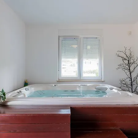 Villa Delle Rondini With Private Wellness